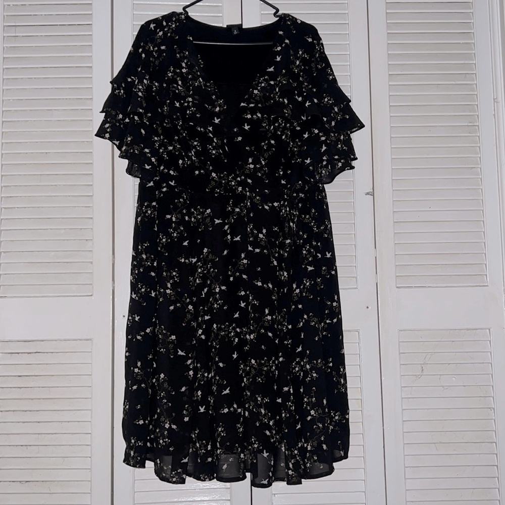 Torrid Women’s Black Ruffled Mid-Length Dress with Floral/Bird Print Size 2
